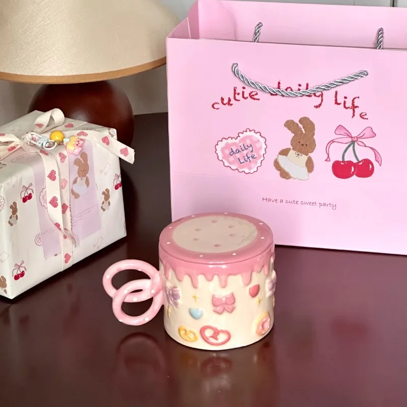 كوب سيراميك ملون تحت التزجيج تصميم بسكويت إبداعي مرسومة يدويًا كوب ماء لطيف ممتع مع غطاء كوب عصير للمكتب المنزلي هدية