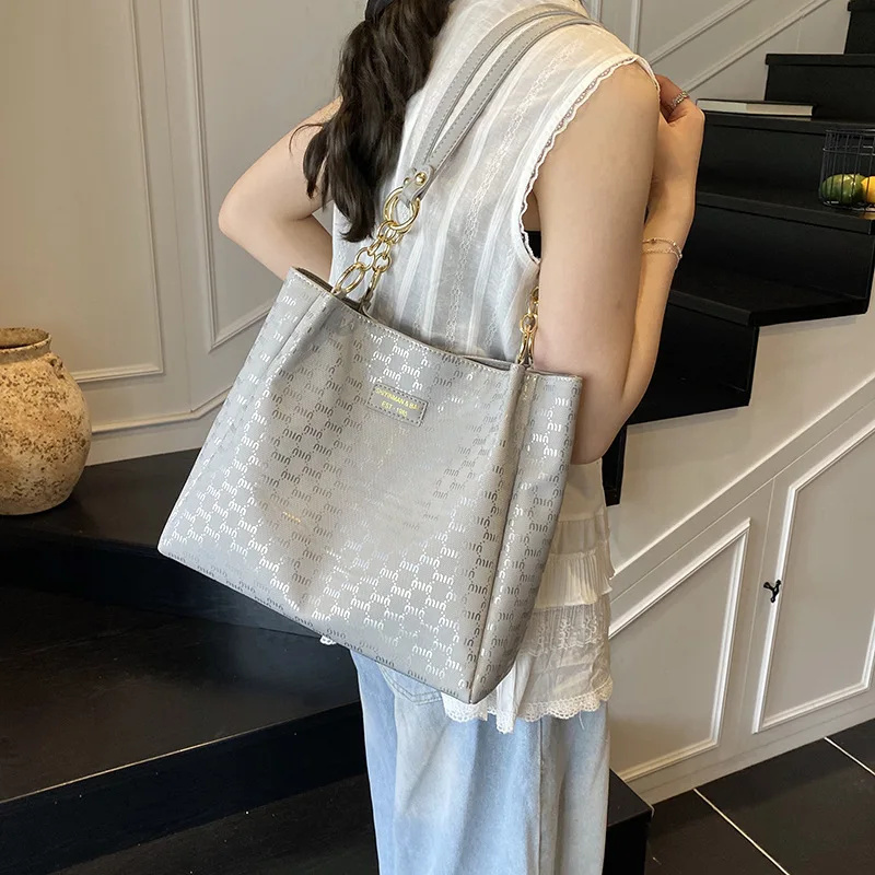 

‌2025 New Large Capacity Tote Bag for College Students Simple Stylish Spacious School Bookbag Work Commuter Shoulder Bag