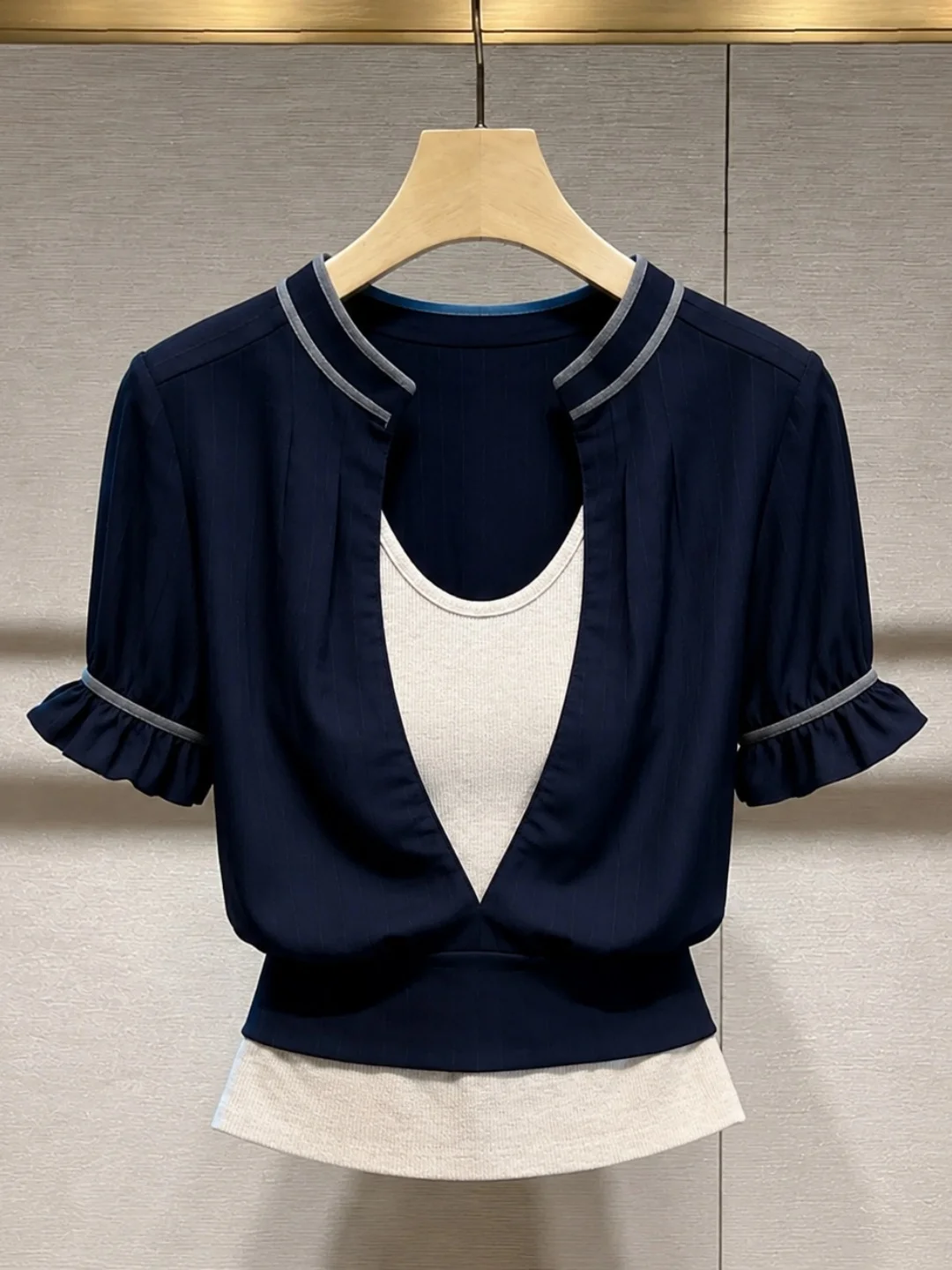 

Unique Beautiful Short Sleeve Ruffle Hem Top Slim Fit Elegant Versatile Summer Fashionable Youthful T-Shirt Casual Style