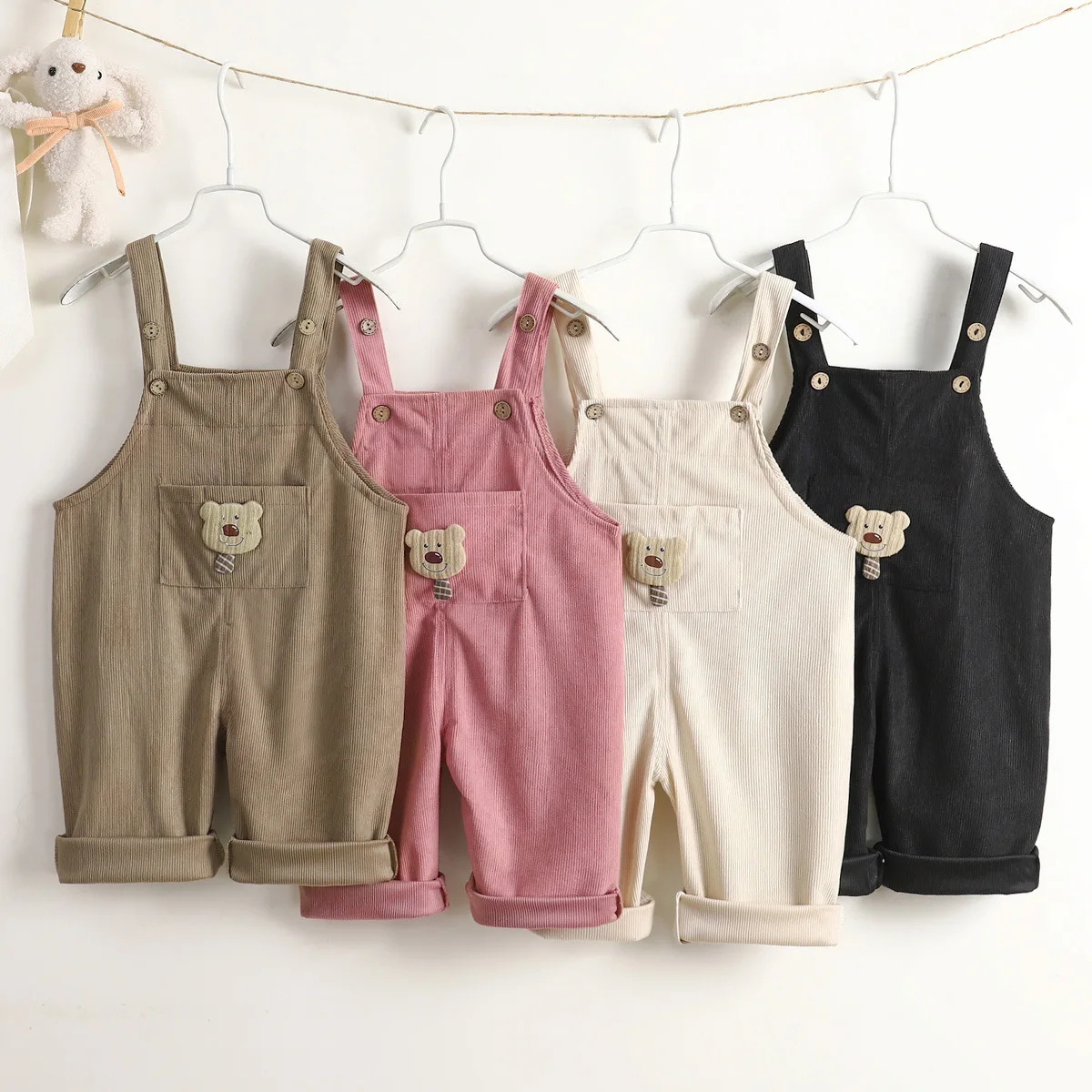 

Новые осенние детские брюки на подтяжках для мальчиков, вельветовые свободные брюки без рукавов для маленьких мальчиков, длинные брюки с мультяшным принтом медведя для мальчиков