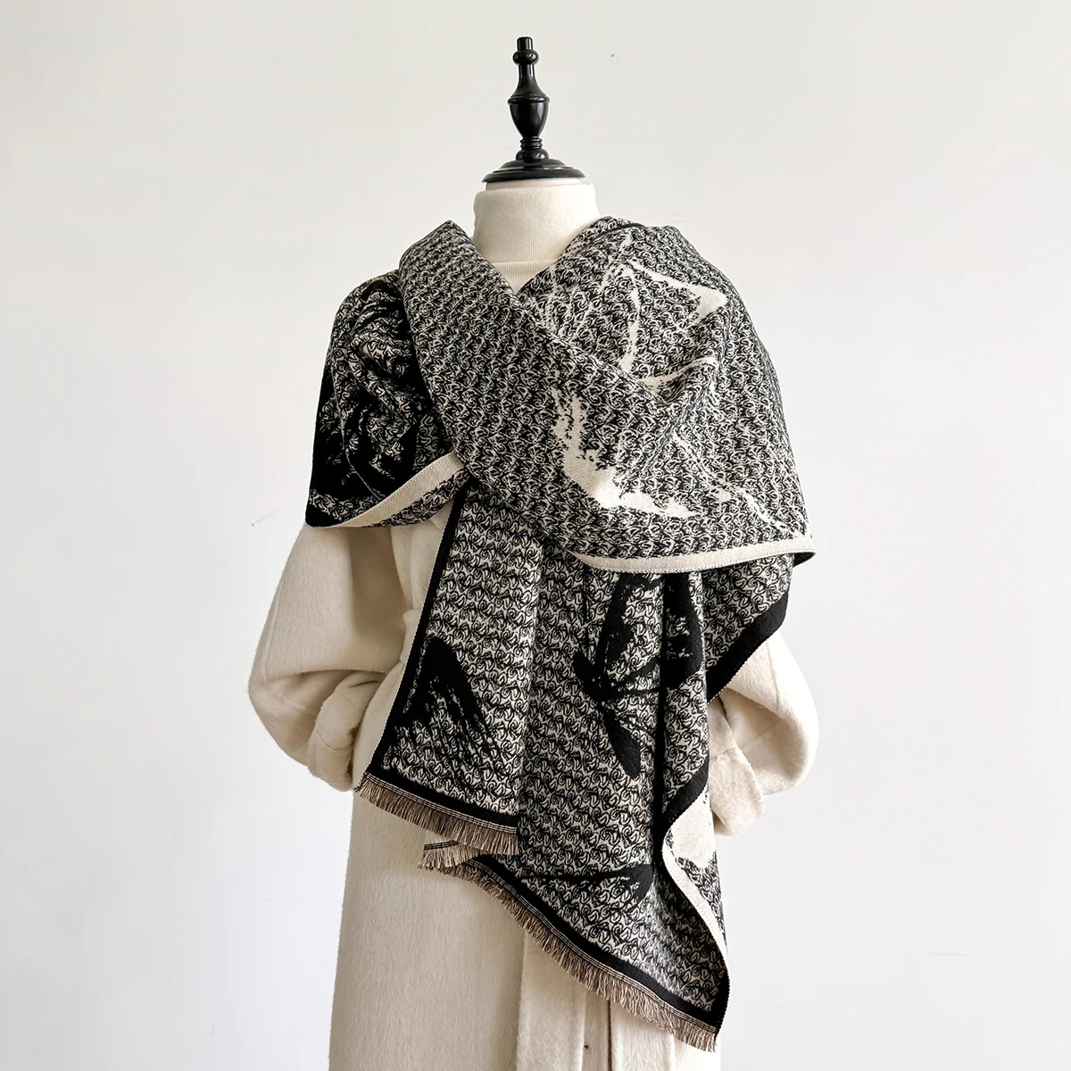 

Winter Warm Women's Fashion Scarves Butterfly Pattern Poncho Imitation Cashmere Thick Shawl Wraps Female Pashmina Scarf