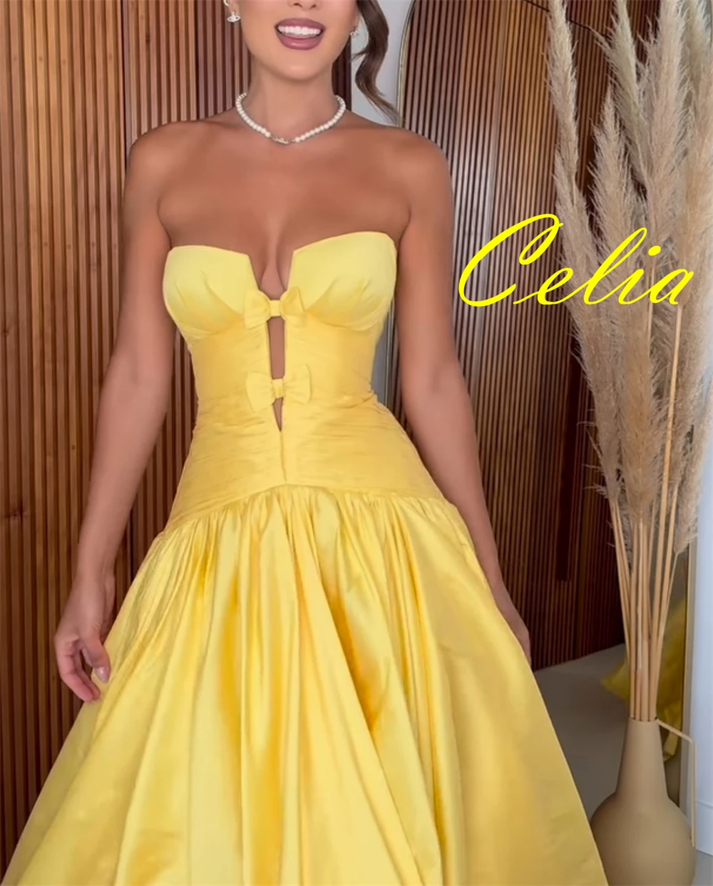 

Customized Fashion Yellow Satin Evening Dress Exquisite Strapless Sleeveless Homecoming Dresses Lace Up Back Prom Dresses