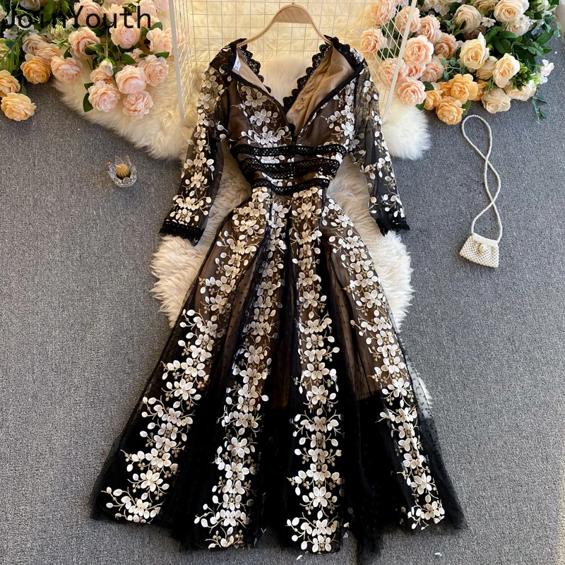 Elegant Party Dresses for Women 2024 Vestidos De Mujer Temperament Robe Femme V-neck Tunic Embroidery Floral Vintage Maxi Dress