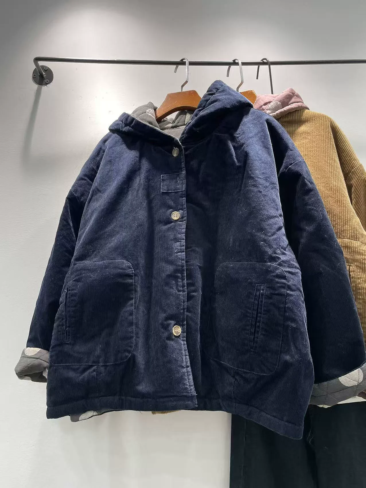 2026 Middelbare leeftijd vrouwen kleding grote maat katoen gewatteerde corduroy jas jas voor vrouwen hooded dikke warme gewatteerde jas jas