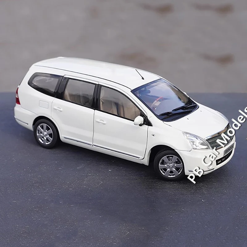 1: 18 Original Junyi Car Model GENISS Alloy Car Model +small gift