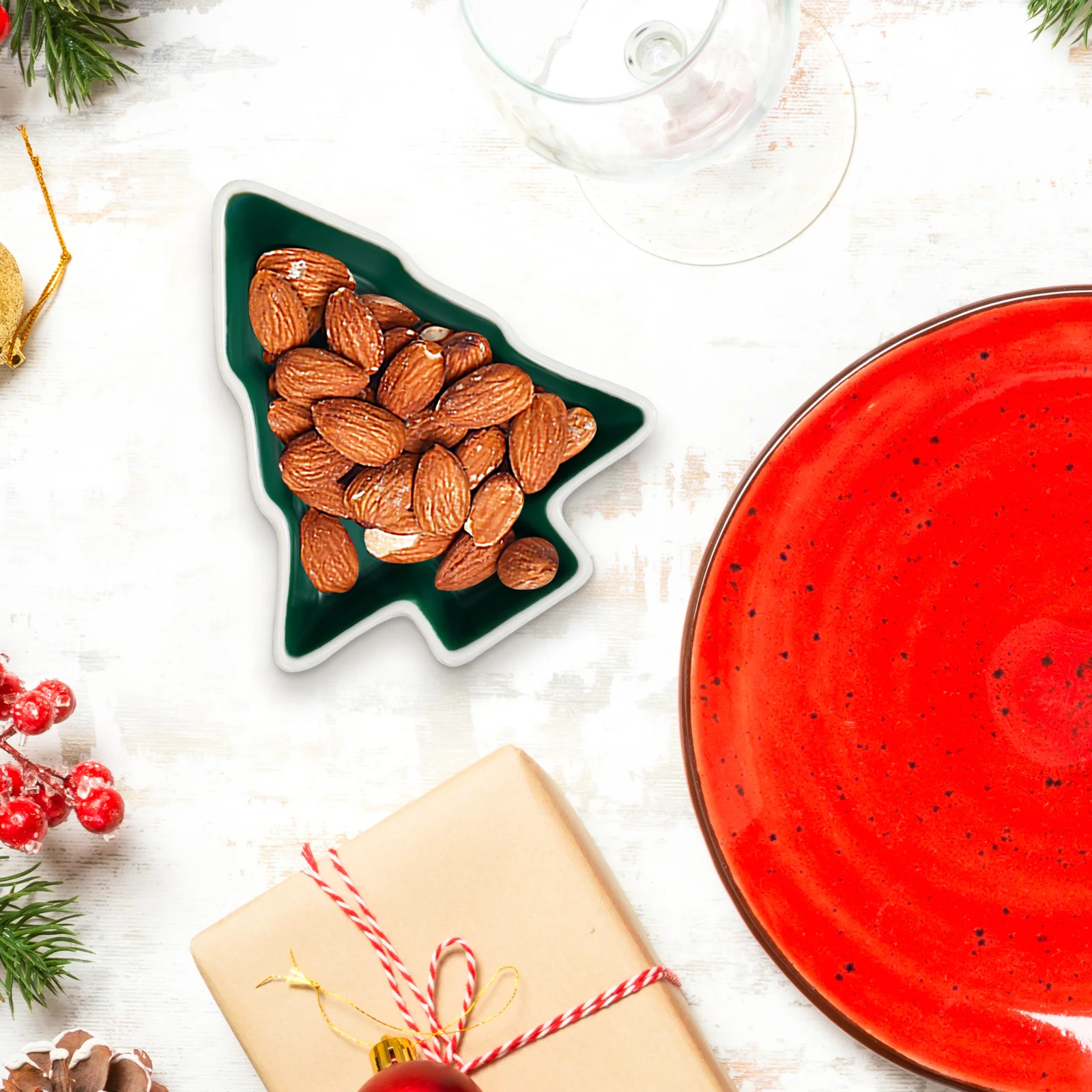 

2Pcs Christmas Tree Sauce Dish Ceramic Trays Large Capacity Snack Plates Multi-Purpose Candy Dry Fruit Containers