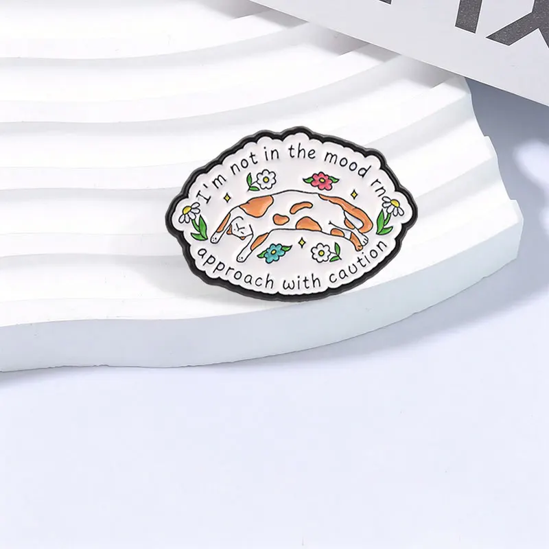 I'm Not In The Mood Rn Approach With Caution Badge Cute Calico Cat Text Enamel Pin Social Reminder Brooch Backpack Jacket Brooch