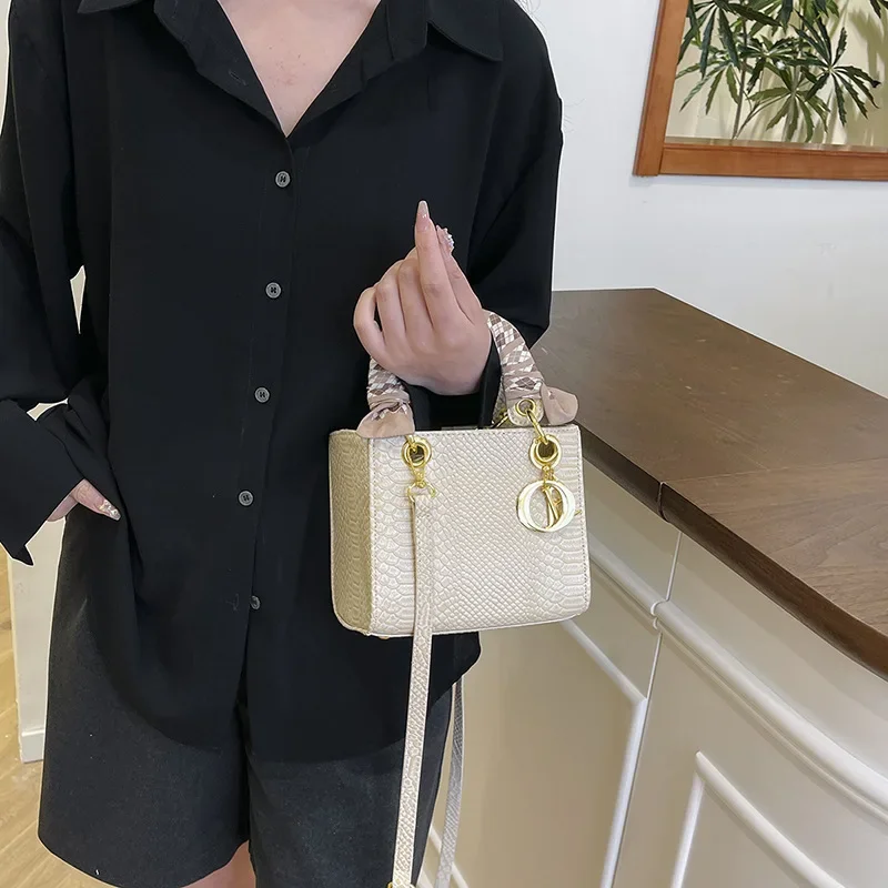 

2025 New Arrival Women's Snake Print Tote Bag Stylish Shoulder Crossbody Work Bag Designer Style Perfect for Office & Outings