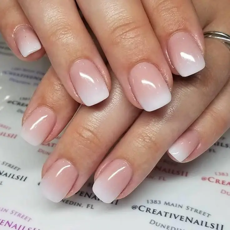 

Короткие квадратные накладные ногти, 32 шт., набор для маникюра с эффектом омбре, мягкие гелевые искусственные ногти с клеем и клейкими полосками, нюдовый кремовый оттенок, многоразовые.