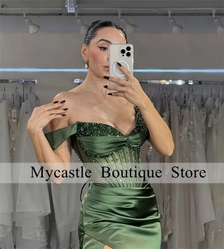 Elegante olijfgroene off-shoulder satijnen avondjurken zeemeermin hoge split kralen gedrapeerde feestjurk sexy galajurk op maat