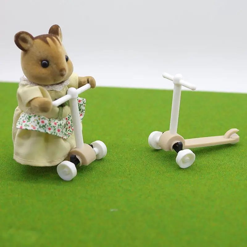 Mini scooter per casa delle bambole da 1 pezzo Giocattolo divertente Regalo di compleanno per bambini Decorazione da tavolo Simulazione Modello di scooter in miniatura