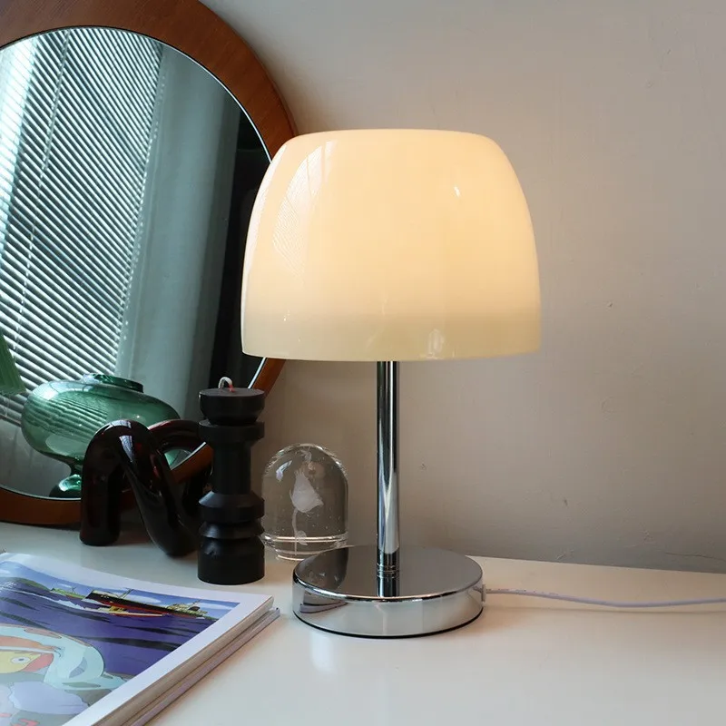

Bauhaus Retro Mushroom Glass Desk Lamp Bedroom Bedside Night Light Hotel Homestay Bar Counter Atmosphere Decoration Table Lights