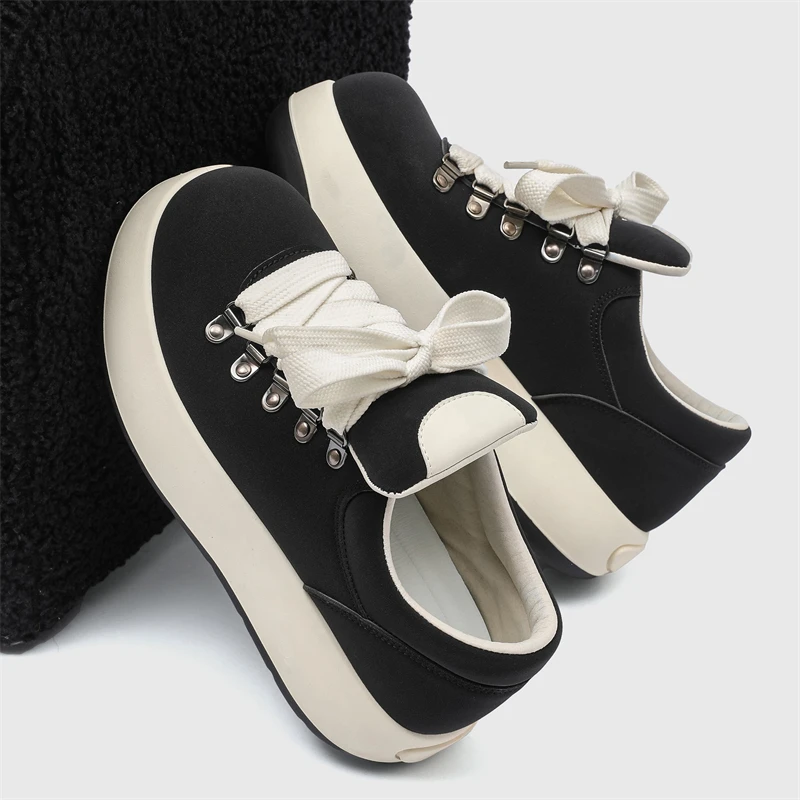 أحذية رياضية جديدة ذات رأس كبير وسطح جلدي مريح ومقاوم للاهتراء ومضاد للانزلاق ومبتكر ومتعدد الاستخدامات بلون سادة