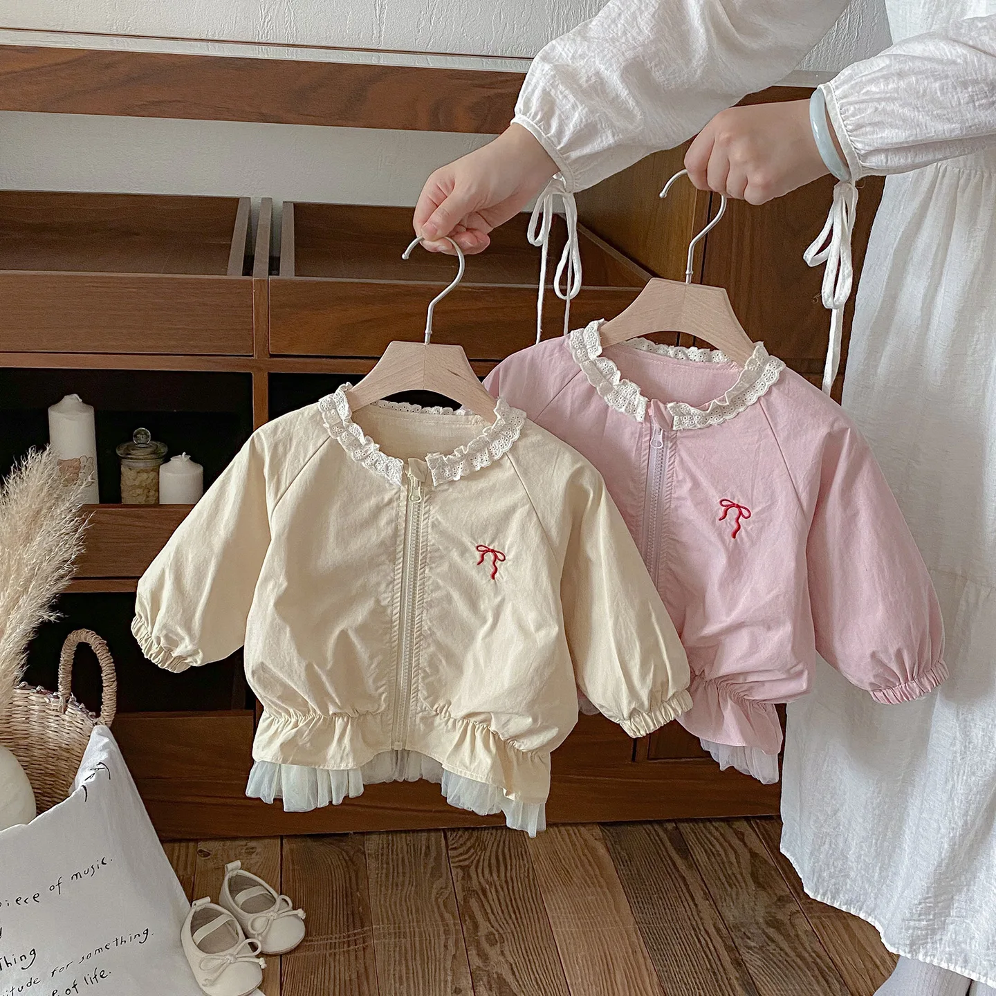 

2025 Ins Autumn Infant Baby Girls Coat Lace-trimmed Long-sleeved Toddler Girls Top Zipper Loose Waist Bow Newborn Girls Top