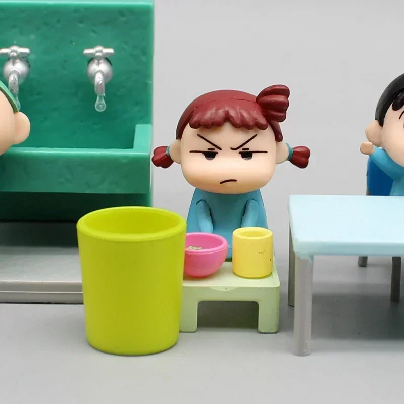 Crayon Shin-chan-figura de acción de 4,5 cm, caja de escena en miniatura para guardería, Decoración de mesa de huevo, animación operada a mano, regalo para niños