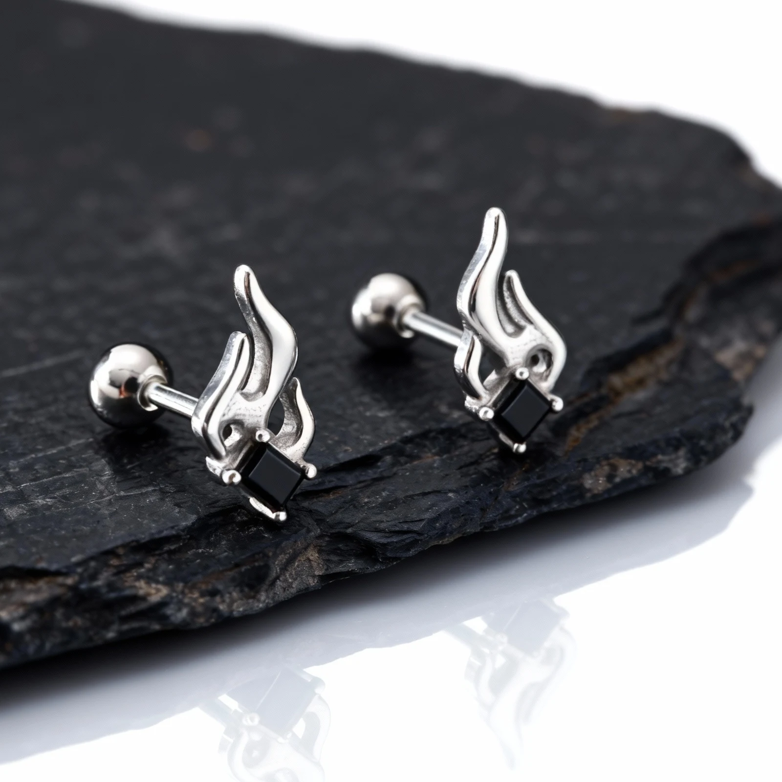 Edelstahl Flamme Zirkon Ohrstecker für Männer Frauen, Anti Allergie Hochwertige Metall Ohrstecker, Hip Hop Punk Schmuck Geschenk – Detail 2