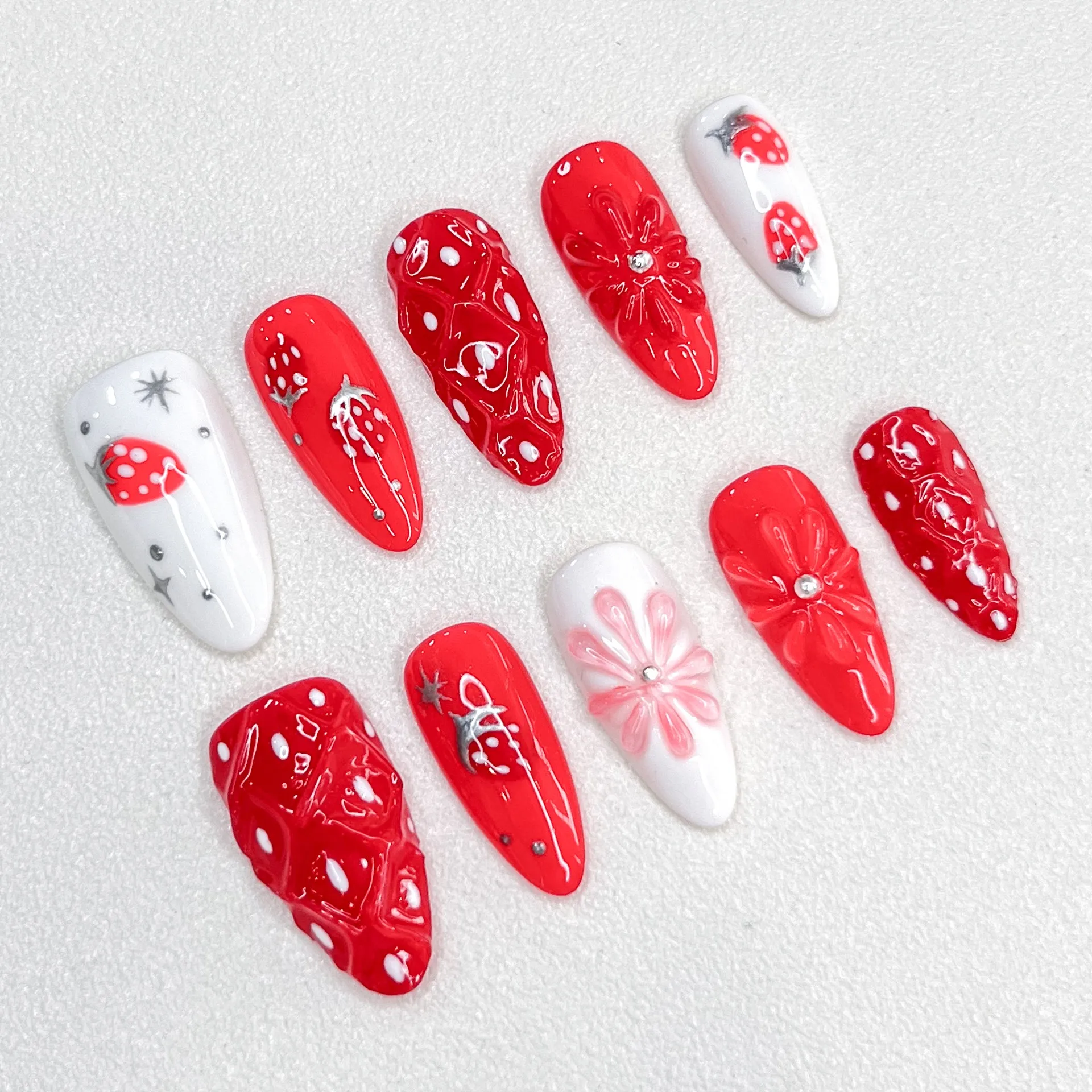 Strawberry Collection Pink Handmade Fake Nails 2025 New Embossed Babes Plaid Gentle Cute Sweet Cool Wind Press on Nails Short