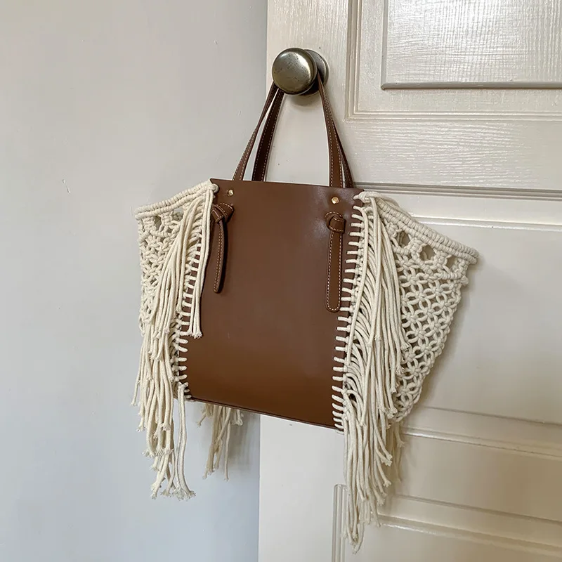 

Летние сумки через плечо с кисточками 2025: Вместительные ажурные соломенные сумки для путешествий и повседневного использования, женские сумочки-клатчи