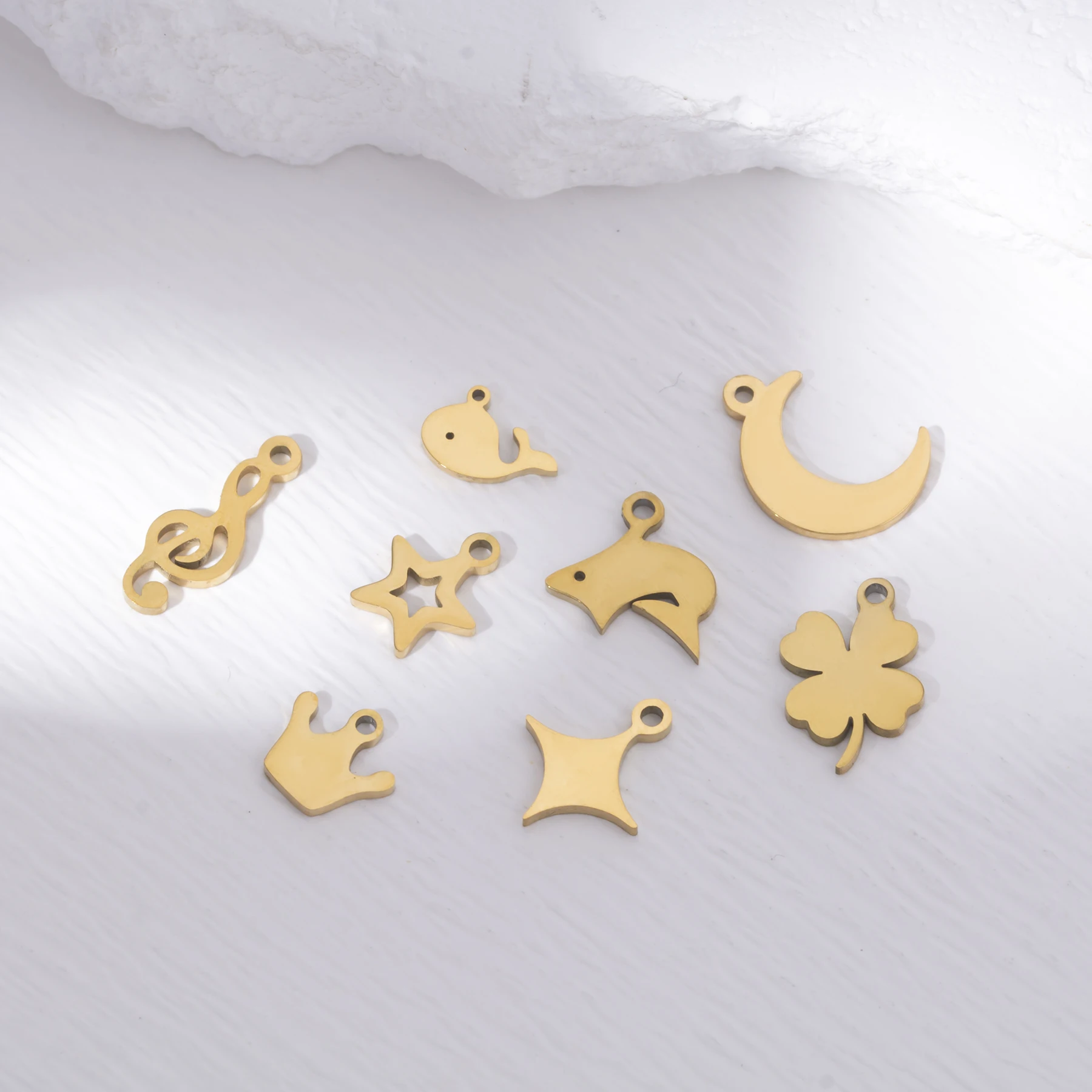 6 Stück/Set Edelstahl Mini Spiegelpolierte Anhänger in Form von Schneeflocke, Delfin, Krone, Stern und Schmetterling für DIY-Schmuckherstellung Zubehör – Detail 5