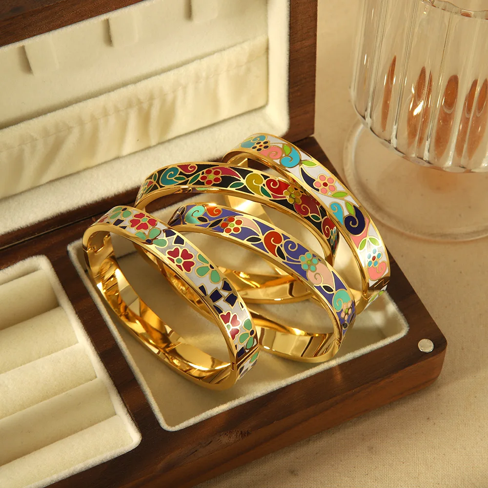 

Stainless Steel Sweet Fresh Colored Enamel Flower European and American Style Fashionable Non Fading High-end Bracelet.