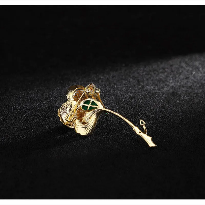 Ajojewel الكورية الرجعية الذهبي الجنكة ليف دبابيس للنساء حجر الراين مجوهرات النبات مع الحجر الأخضر