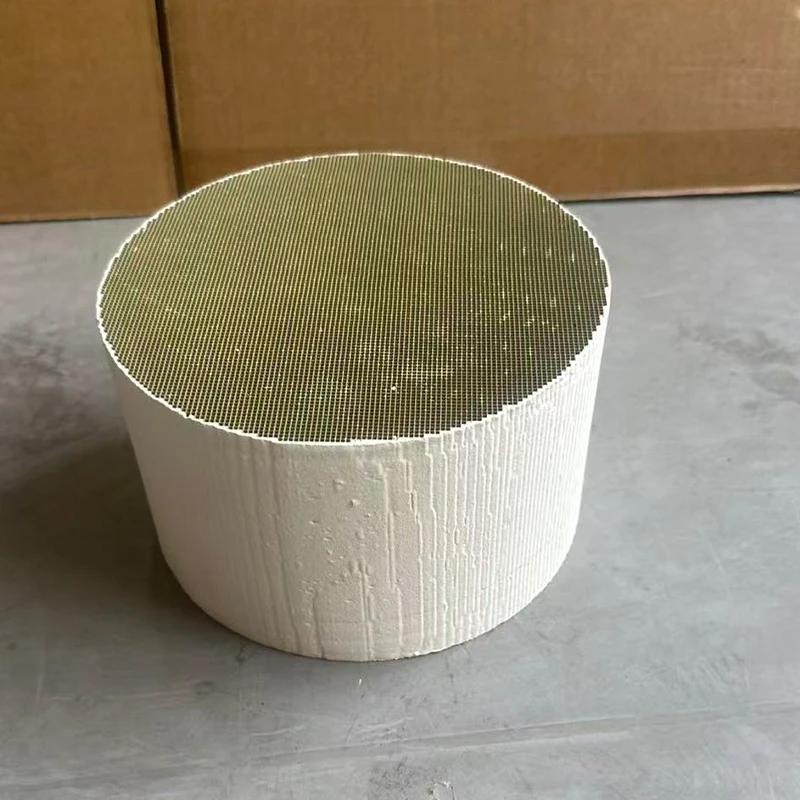 Diameter 132mm Copper-Based SCR Catalyst Honeycomb Core for Diesel Truck Urea AdBlue Exhaust System Replacement Components