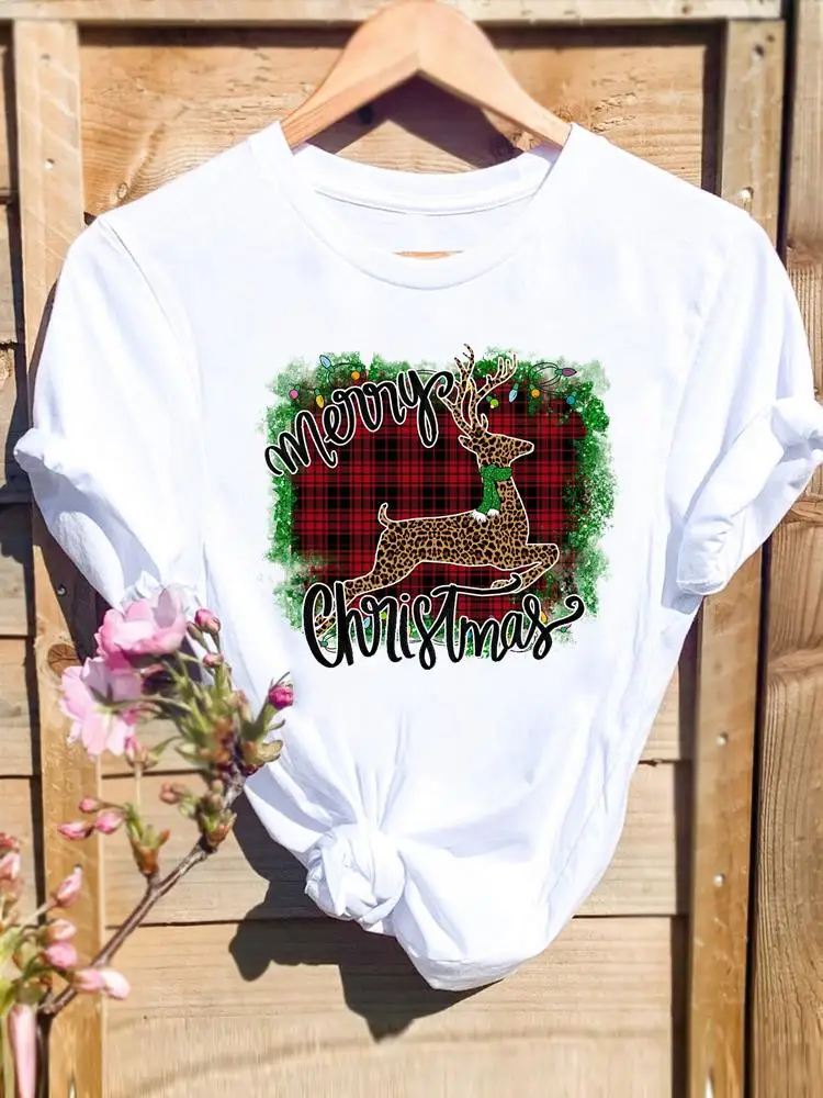 

Женская футболка в клетку, с принтом в виде оленя