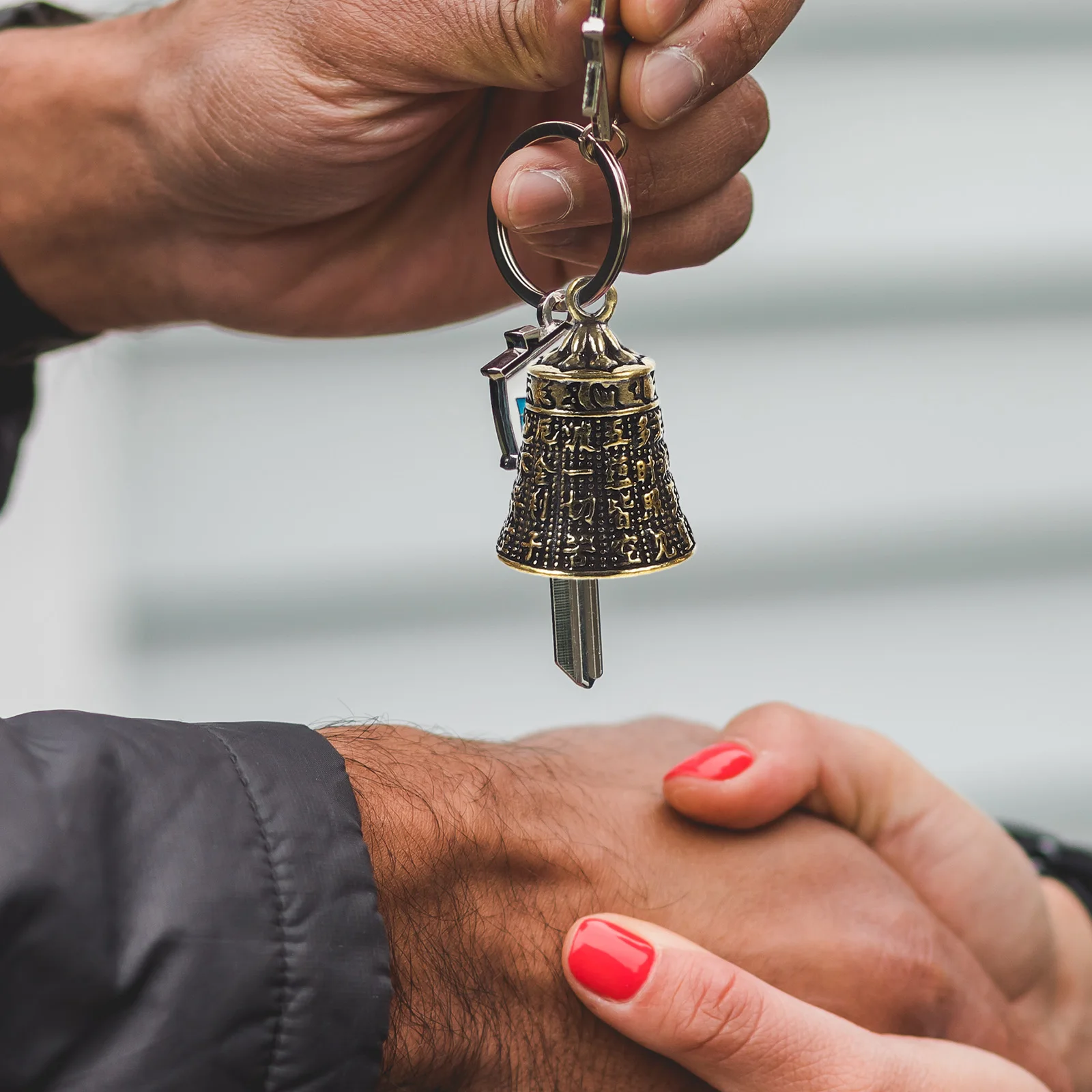 

5pcs Retro Bell Pendant Brass Keychain Charm Vintage Decorative Small Hanging Ornament Diy Craft Key Ring Pendant Bag