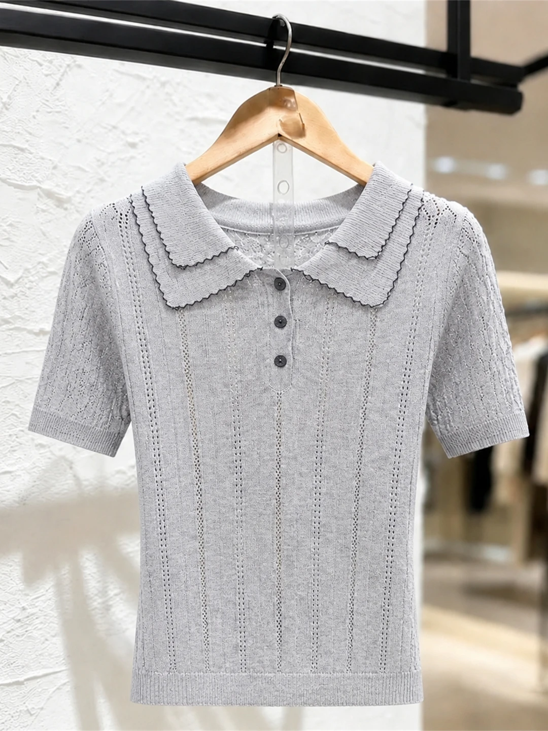 

Elegant Knitted Short Sleeve Neck Pure Color Top Half Open Korean Style Commute Suitable Summer 2026 Ladies Fashion