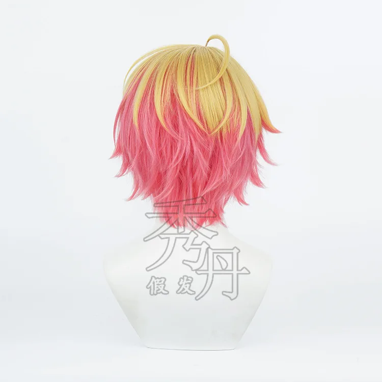 الطفل الذي أقدمني، أكوا أيكواي، يرتدي شعر مستعارًا كوسبلايً مع درجة مزدوجة الطبقات وفروة رأس واقعية.