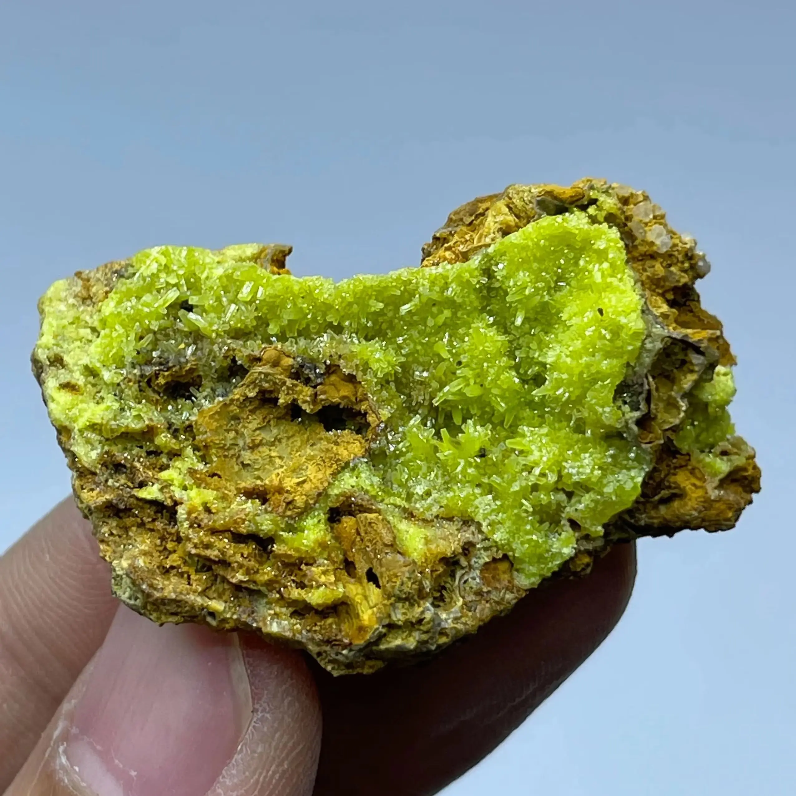 Natural Pyromorphite Mineral Specimen - Quartz Crystal Rock Healing Stone for Home Decoration And Gift