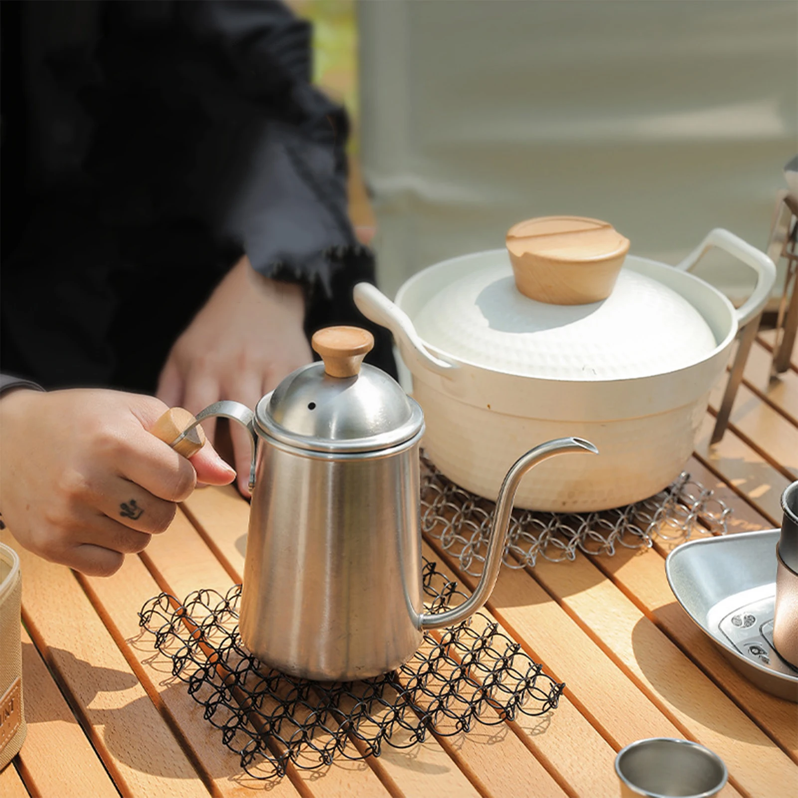 أدوات المائدة بساط معزول الربيع مكافحة تحرق وسادة سلك حلزوني الركيزة العزل الحراري وسادة أدوات مائدة من الفولاذ المقاوم للصدأ حصيرة للتخييم