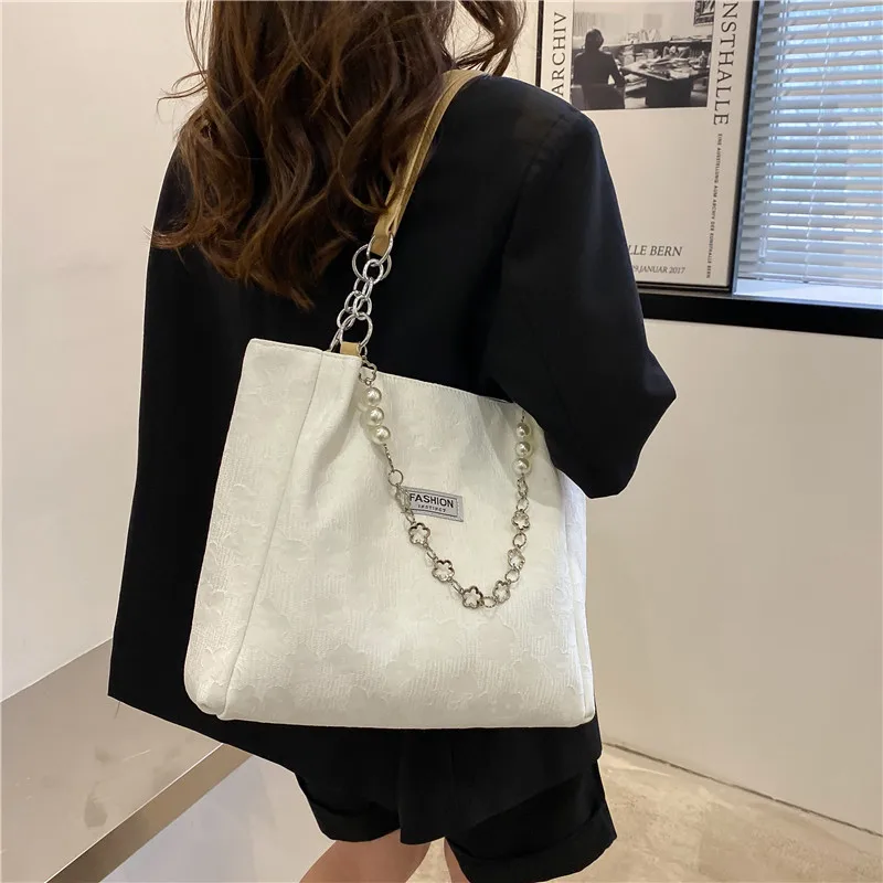 Bolso de gran capacidad con encaje de flores para mujer, bolsa de tela con textura y cadena de perlas, bolso de viaje de diseñador, novedad de 2023