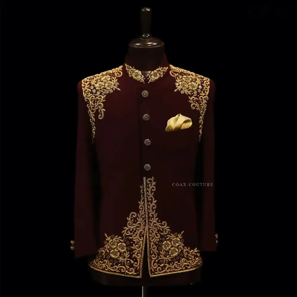 

Dark Red Formal Men Suits With Gold 3D Appliques Lace Two Pieces Groom Wear ( Jacket + Pants )