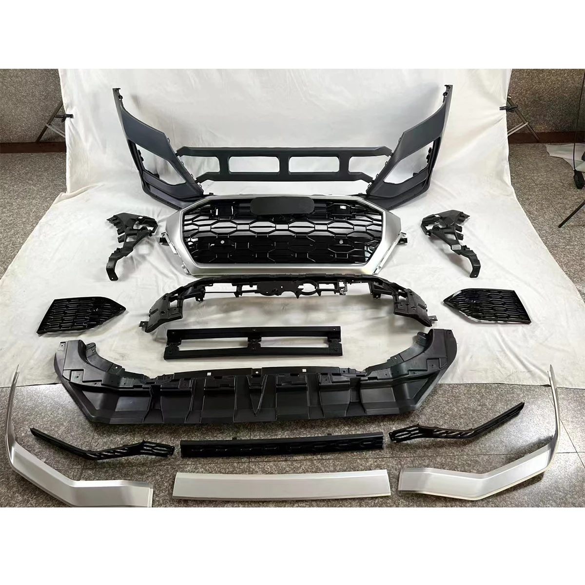 Factory price upgrade grille bumpers body kit bodykit for Audi Q8 2019- change to RSQ8 style.