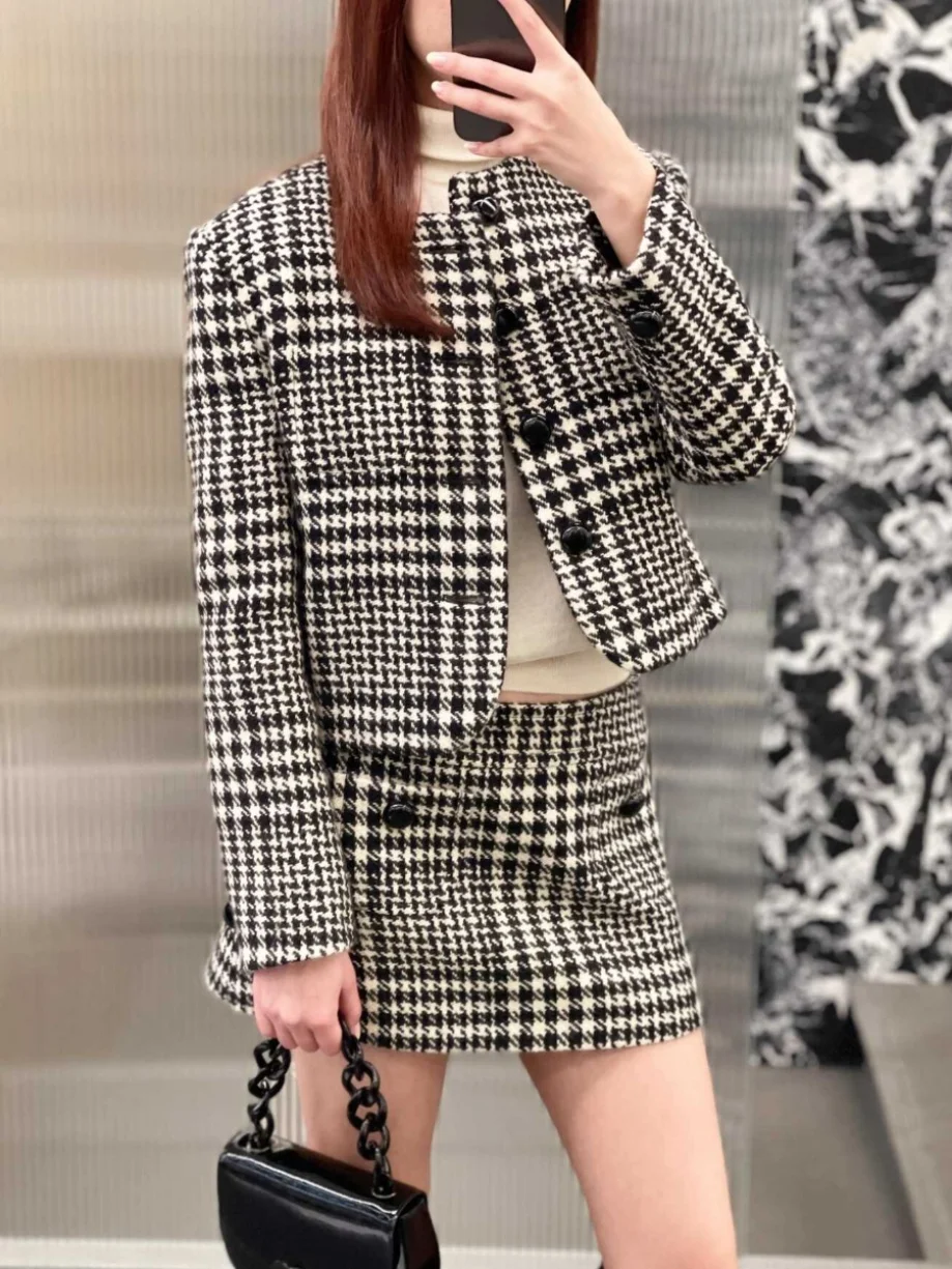 Round Neck Vertical Single Row Large Round Button Long Sleeve Short Jacket Black And White Contrast Classic Check Wool Jacket