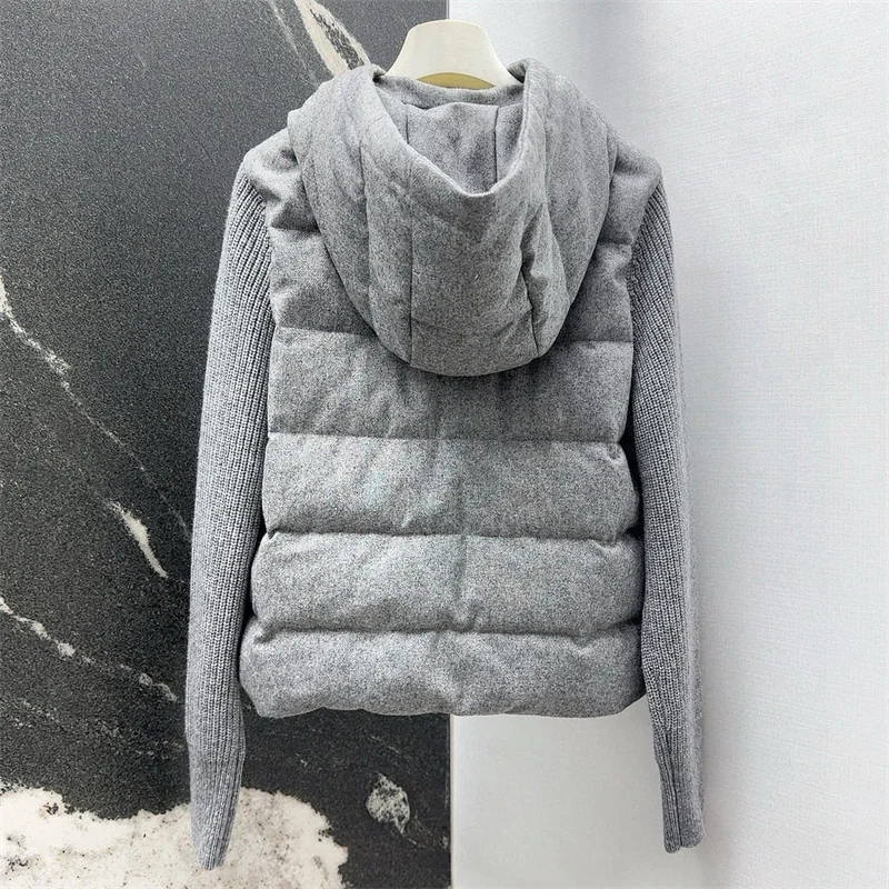سترة شتوية نسائية 2025 سترة جديدة مرنة متماسكة مع قلنسوة سترة بيضاء مملوءة بالبط معطف سميك من الصوف مزيج أسفل معاطف