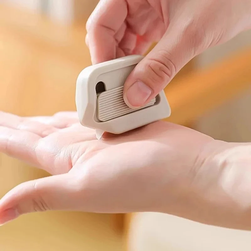 Taglierina magnetica per scatole in ceramica Taglierina retrattile per cartone di sicurezza portatile con scanalatura ad angolo retto per l'uso quotidiano