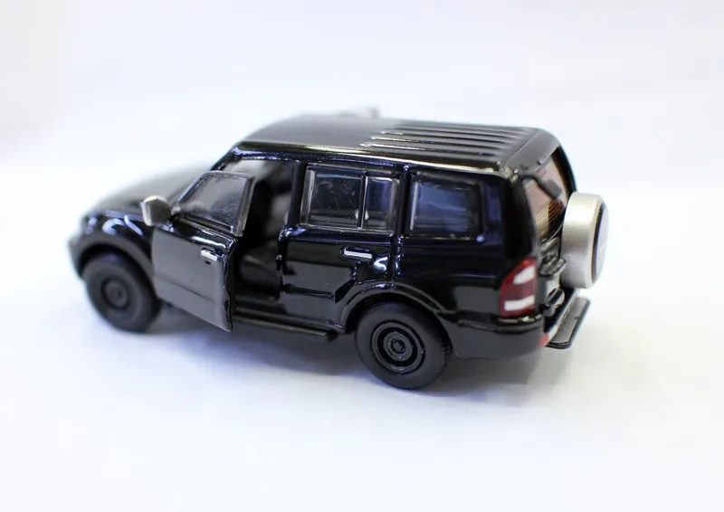 BM Creations 1:64  Pajero 2003 Diecast Alloy Toy Cars Simulation Model For Collection gift