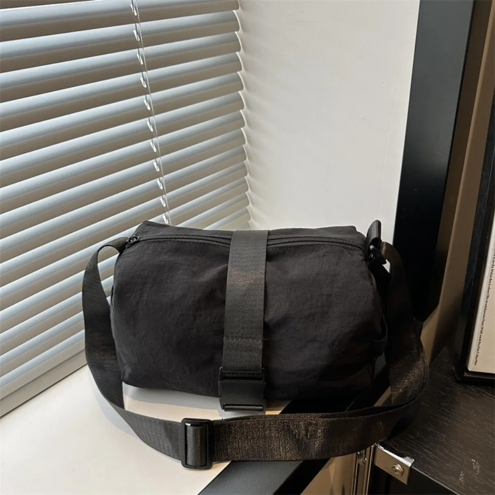 

Trendy Korean Crossbody Toast Bag High Capacity Zipper Buckle Shoulder Bag Lightweight Solid Color Commuting Bag Men Women