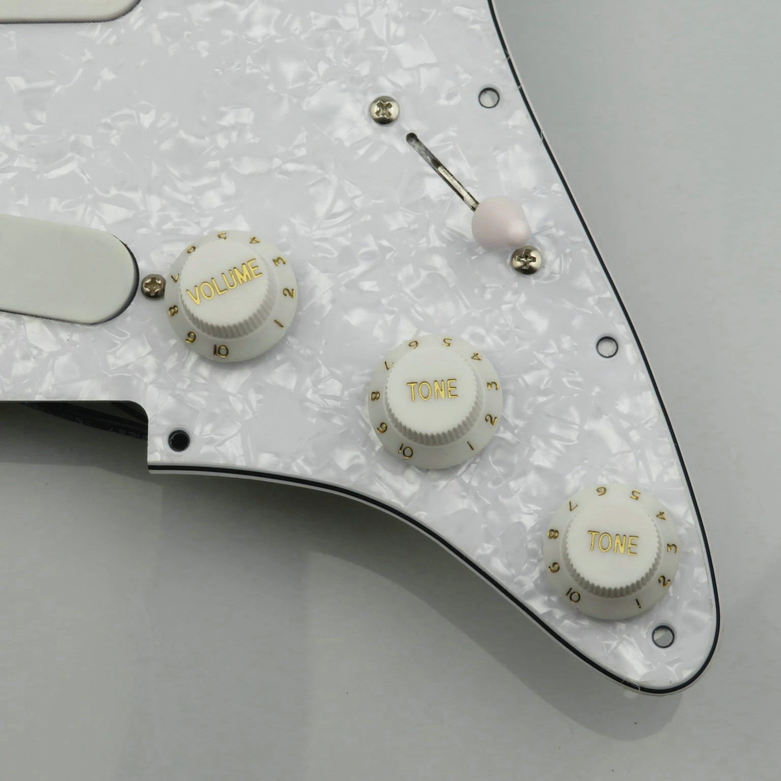 Best Offer Prewired SSS White Rail Single Coil Loaded Pickguard White Pearl 3-Ply Assembly for ST Str/at Guitar
