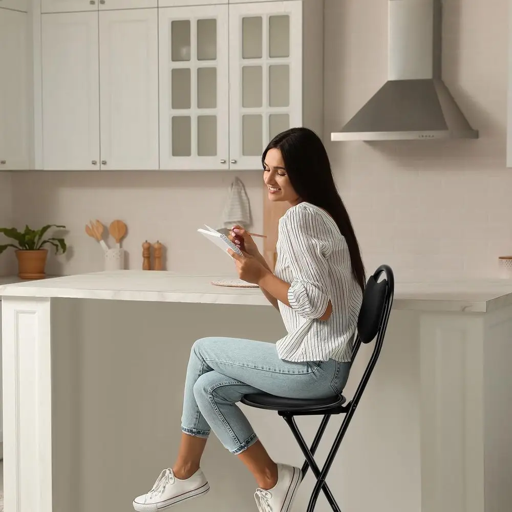 Sgabello da bar pieghevole imbottito in pelle nera con schienale, altezza 26 posti, portatile per uso interno/esterno