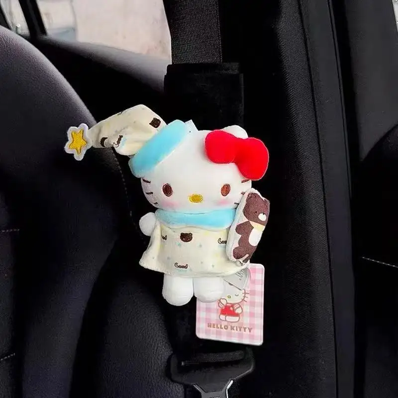 بيجامة لطيفة كيتي تحمل دمية الدب القطيفة مناسبة لحزام مقعد السيارة وسادات الكتف دمية كرتونية هدية في السيارة #2