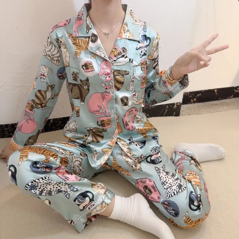 Cartoon cat print long-sleeved pajamas set for women's spring and autumn leisure and cute women can wear loungewear set