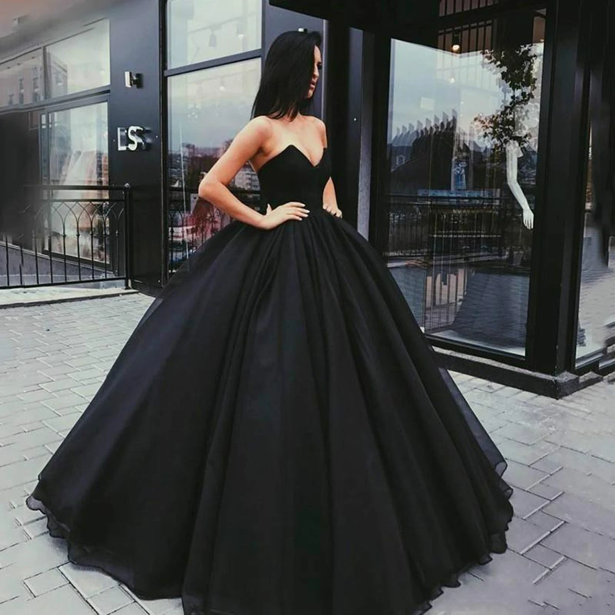 2024 Gothic Black Wedding Dresses Bridal Bride Dress Vintage Ball Gown V-neck Strapless Simple Princess Gowns Vestido De Noiva