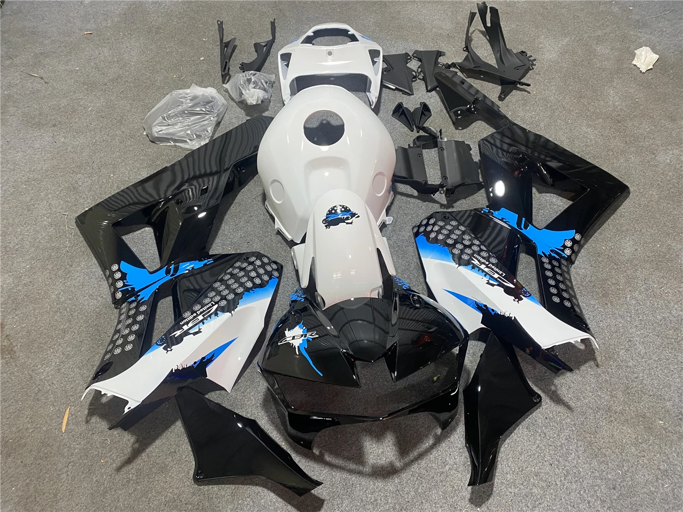 

Motorcycle Fairing Fit CBR600RR 2013 2014 2015 2016 2017 2018 2019 CBR600RR 13 14 15 16 17 18 19 Fairing body White Blue