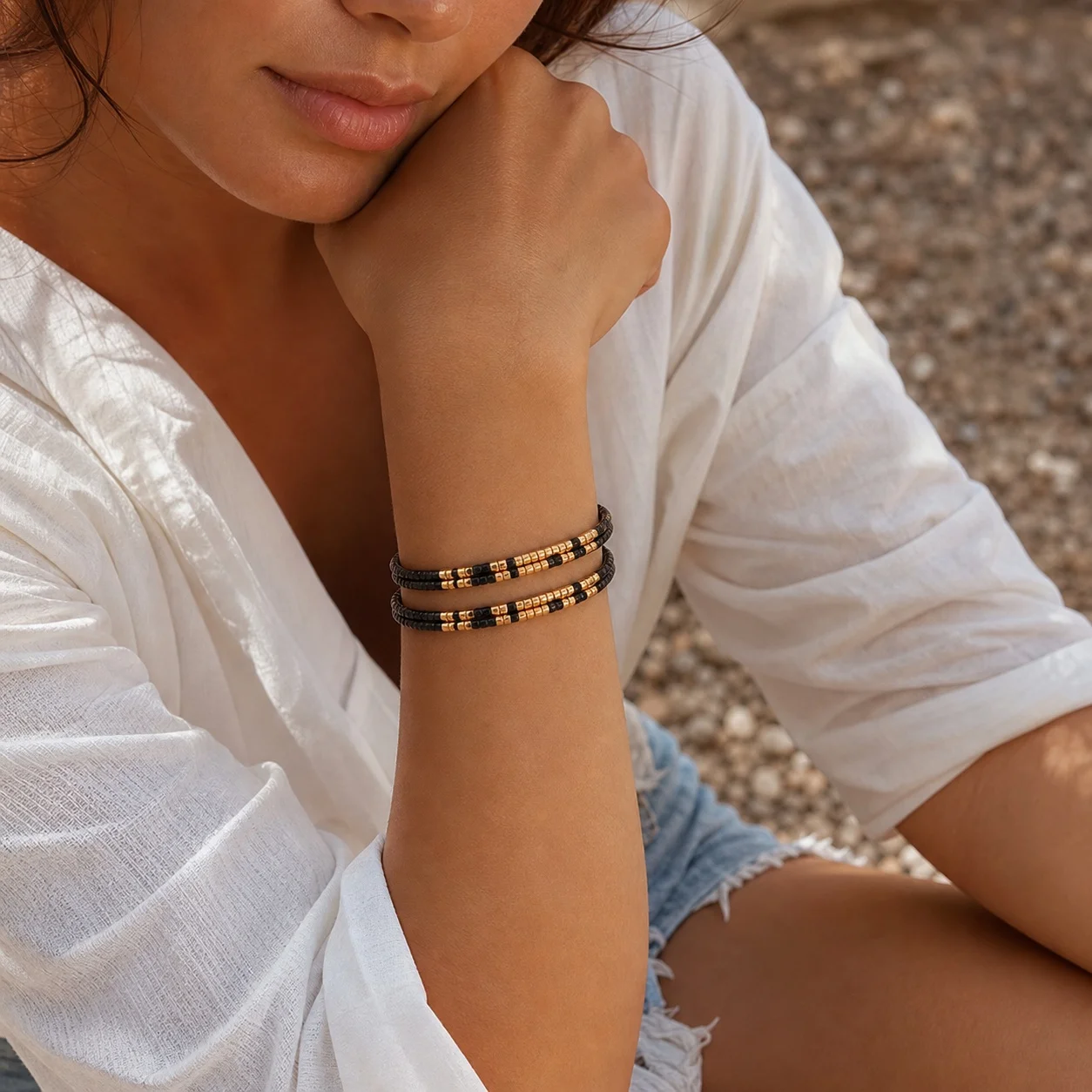 2pcs Women Layered Boho Round Glass Bead Bracelet Stainless Steel Black Gold Beaded String Tie Beach Style for Women