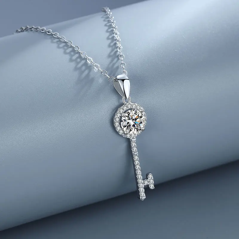

Elegant S925 Sterling Silver Moissanite Key Necklace GRA Certified Chic Luxurious Collarbone Chain Jewelry