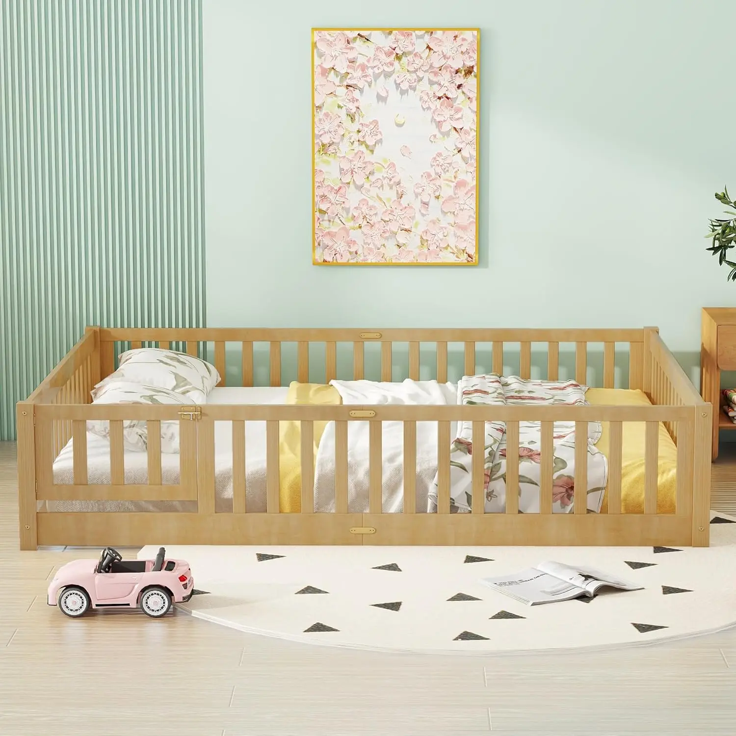 Lit Queen Size avec porte, lit au sol Montessori pour enfants avec lamelles et clôture, cadre de lit Queen en bois massif pour filles et garçons (Queen,Na)