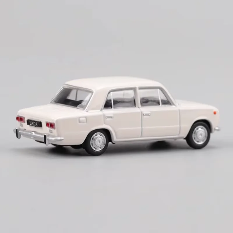 

Perka 1:64 Scale LADA 1970 Vintage Car Alloy Simulation Car Model Static Collection Decorated Holiday Gifts Toys Souvenir Gift